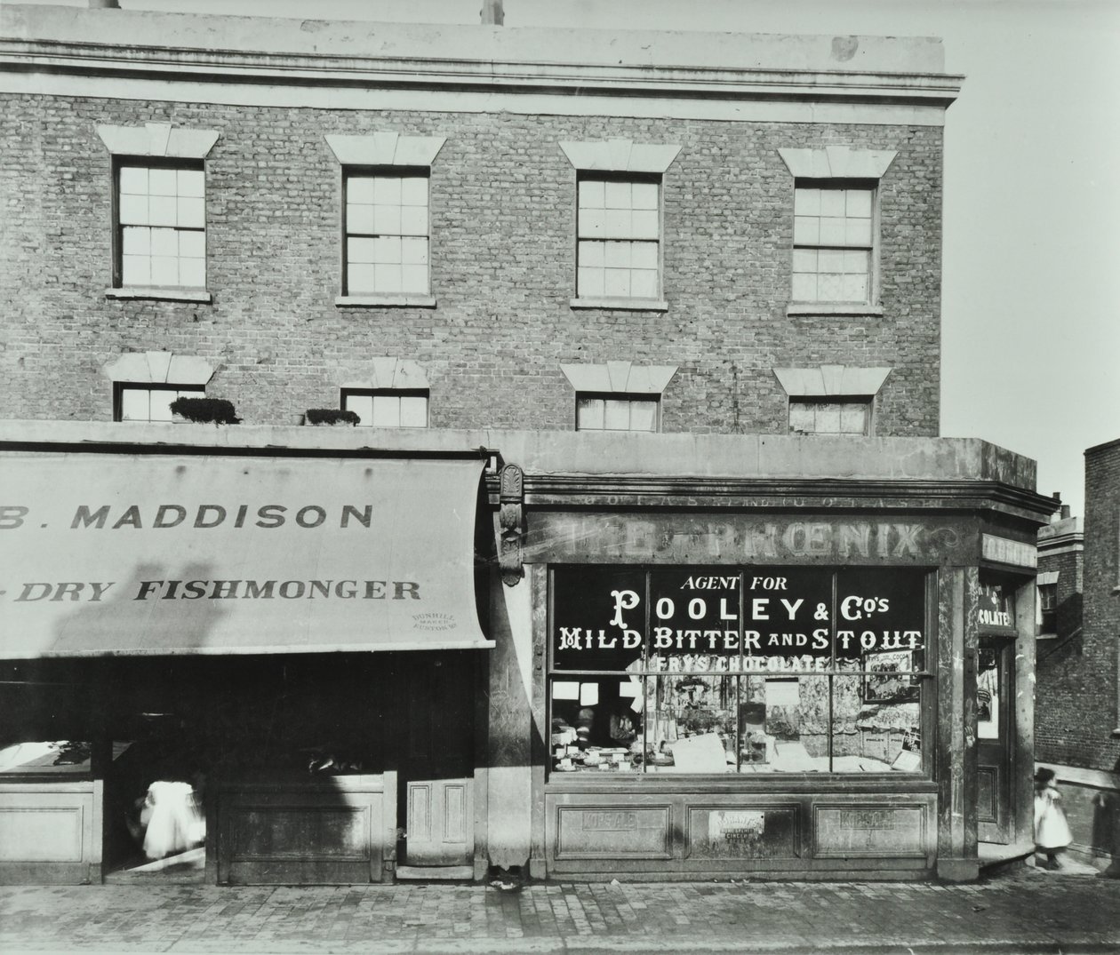 90-92 Albert Road, 1899 af English Photographer