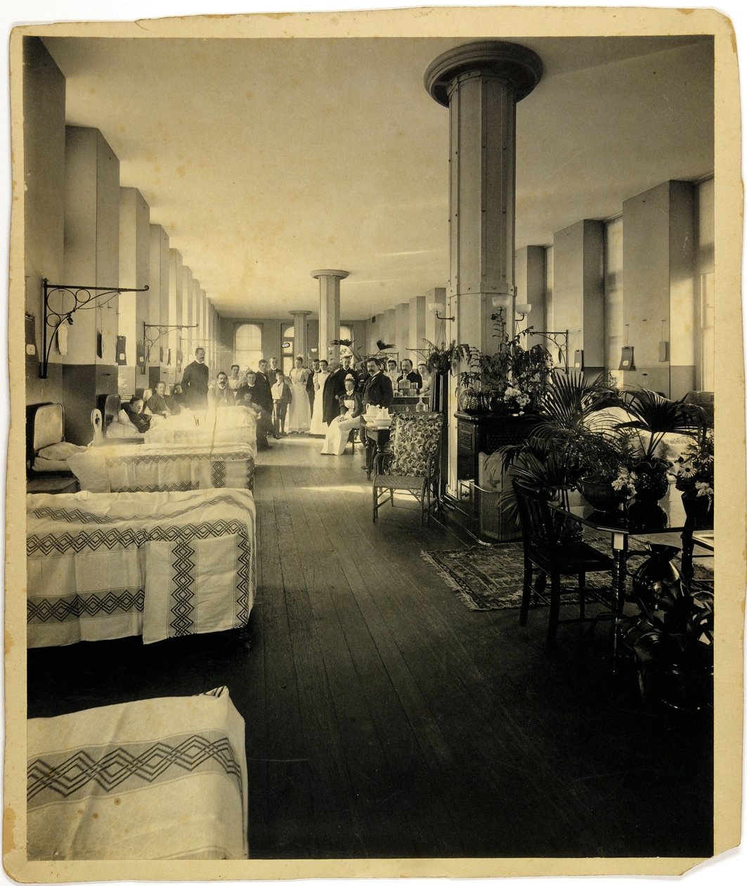 En børneafdeling på St. Thomas Hospital, London, ca. 1900 af English Photographer
