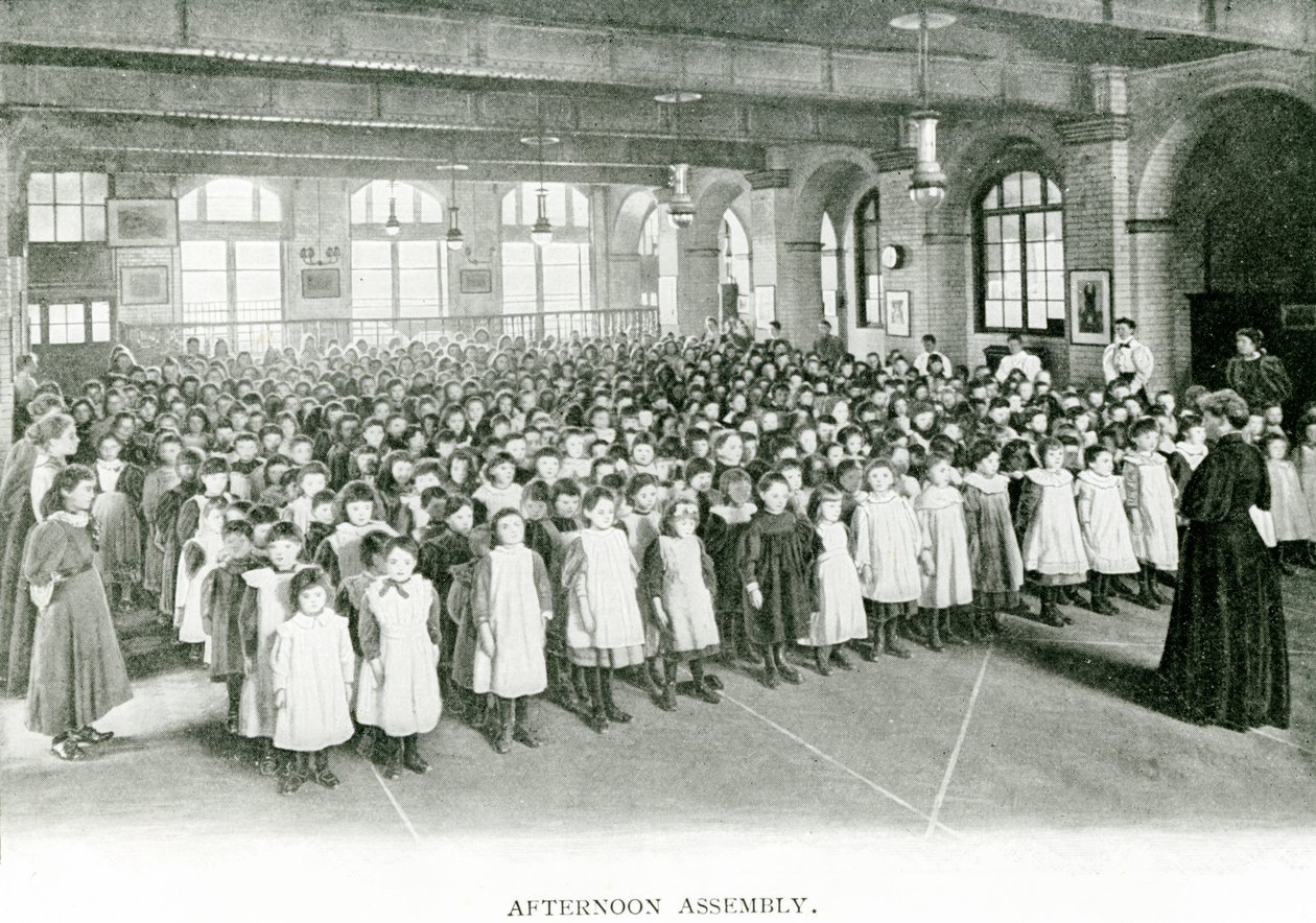 Eftermiddagssamling, ca. 1900 (s/h-foto) af English Photographer