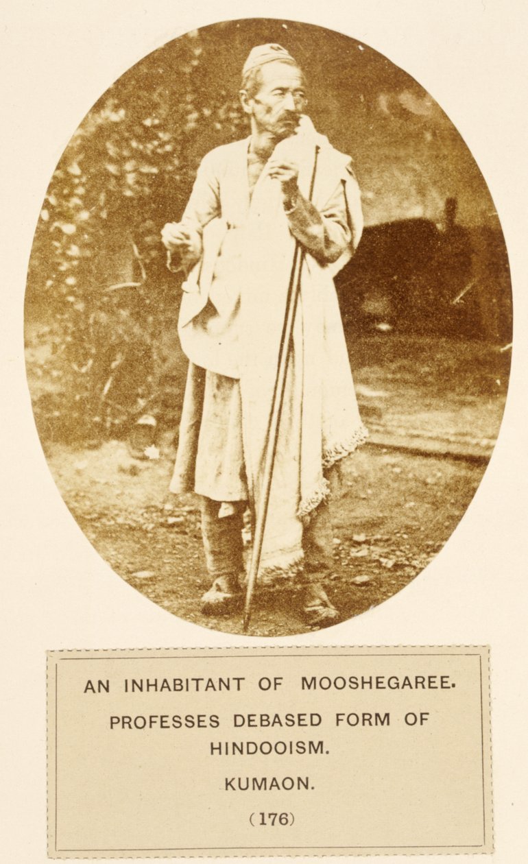 En indbygger i Mooshegaree, bekender sig til en fornedret form for hindooisme, Kumaon, fra The People of India, af J. Forbes Watson, udgivet 1868 (albumin print) af English Photographer