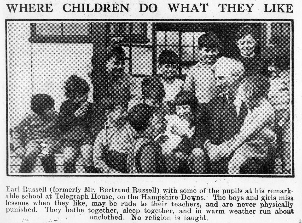 Bertrand Russell med elever på hans Beacon Hill School, 1931 af English Photographer