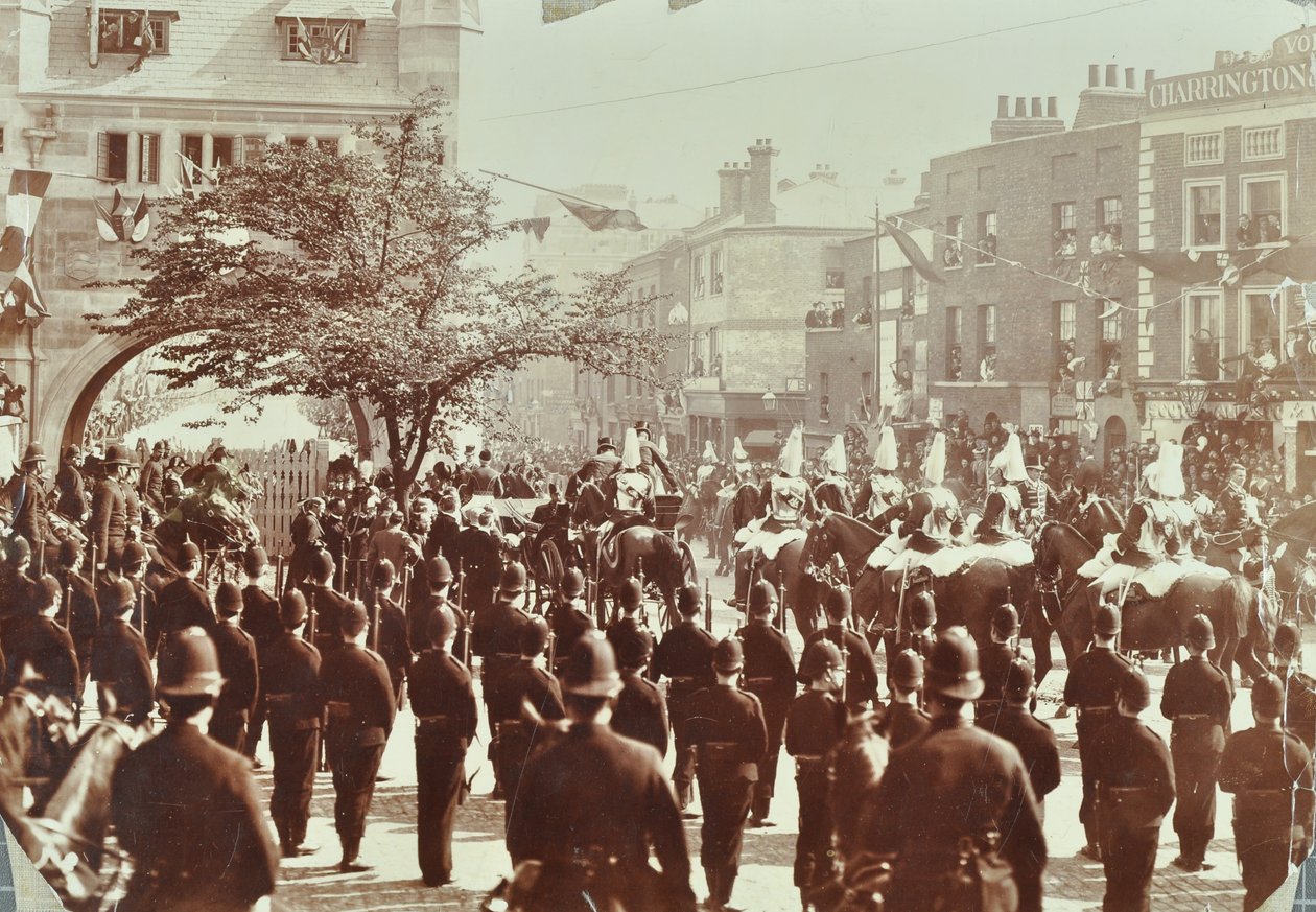 Blackwall Tunnel: slægtskab som prinsen af Wales, senere kong Edward VII, og prinsesse Alexandria overværer den ceremonielle åbning af tunnelen, 1897 af English Photographer