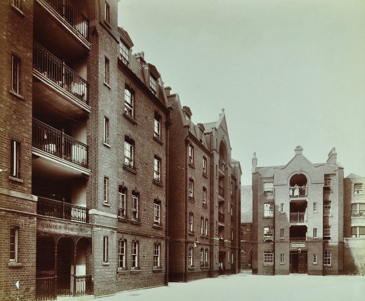 Borough Road Estate: boliglejemål, London af English Photographer