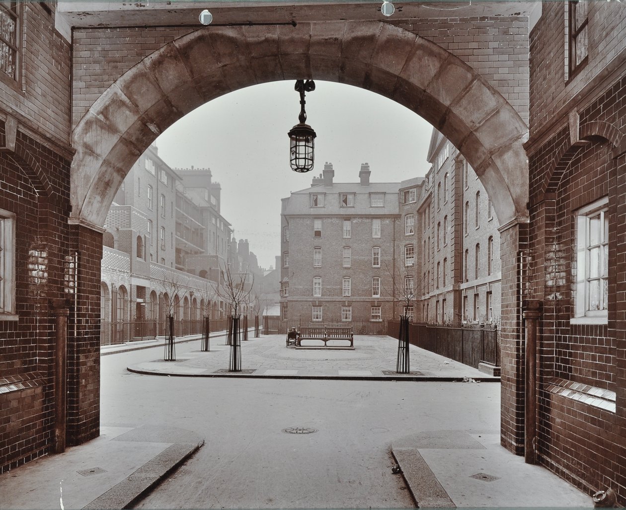 Bourne Estate: Kirkeby Buildings, London af English Photographer