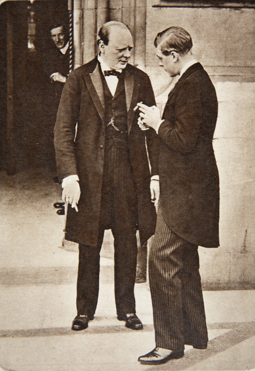 Chatter efter en frokostfest i Underhuset: Mr. Churchill og H.R.H. Prinsen af Wales, 1919 (fotogravure) af English Photographer