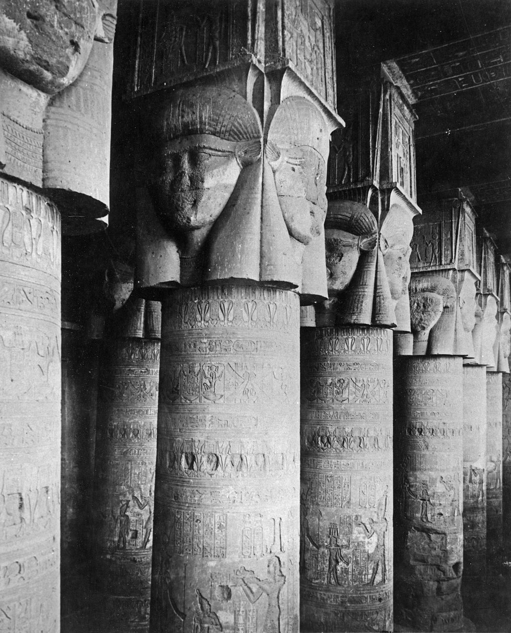 Søjler i Hathors tempel, ca.1904-05 af English Photographer