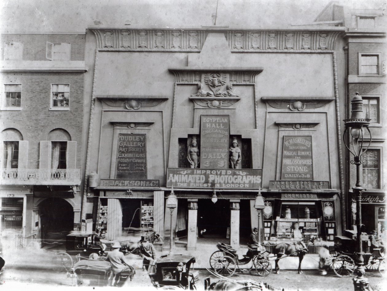 Egyptian Hall, Piccadilly 1895 af English Photographer
