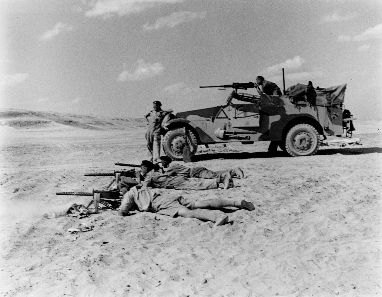 Monterer lokal beskyttelse, fra et album kompileret af Major W H J Sale, 1943 af English Photographer