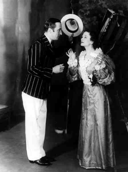 George Curzon som Algernon Moncrieffe (Algy) og Ursula Jeans som Cecily Cardew, i The Importance of Being Earnest, af Oscar Wilde (1854-1900) på Old Vic Theatre, 5. februar 1934 (s/h-foto) af English Photographer