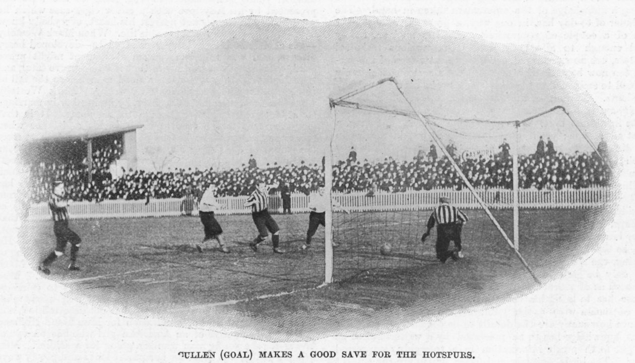 Gullen gør en god redning for Hotspurs, 1899 af English Photographer