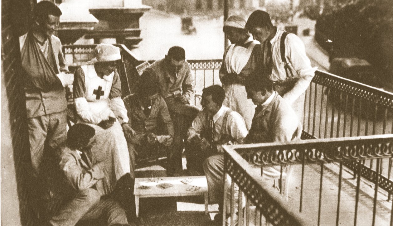 Glad, glad såret mand! Mænd, der har gjort deres for at nyde heltetilbedelse, fra The Illustrated War News, 21. juni 1916 (sepia-foto) af English Photographer