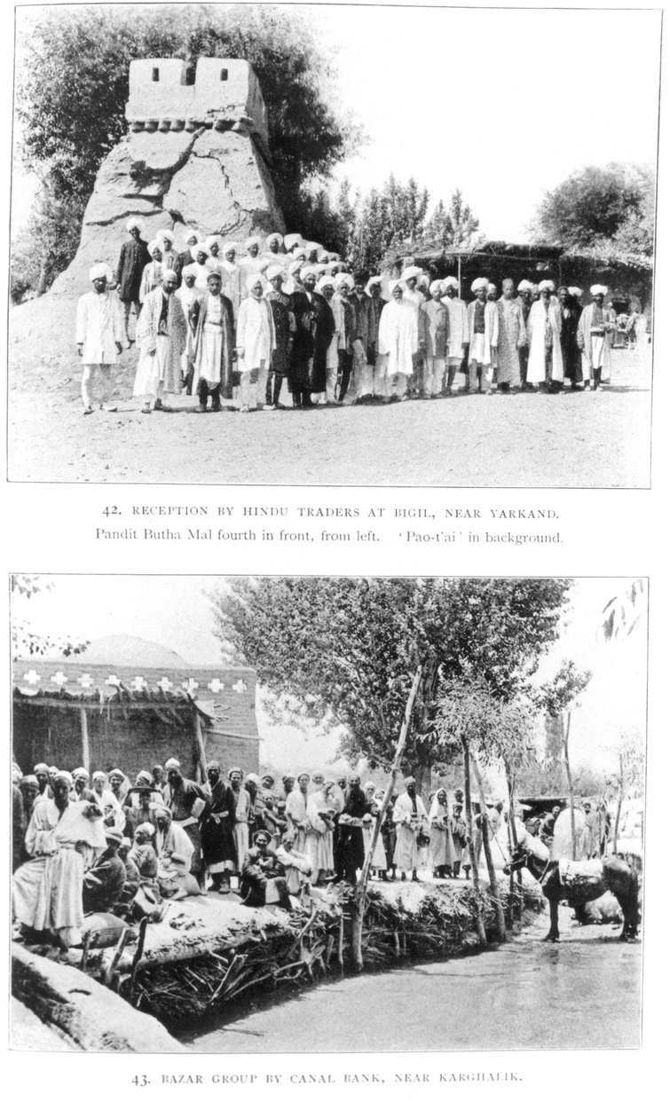 Hinduhandlere i Bigil, nær Yarkand og en gruppe ved en basar nær Kharghalik, fra Ruins of Desert Cathay af Sir Aurel Stein, udgivet 1912 af English Photographer