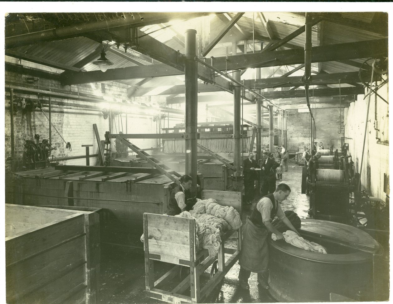 Hydraulisk drevet farvehus, tæppefabrik, 1923 af English Photographer