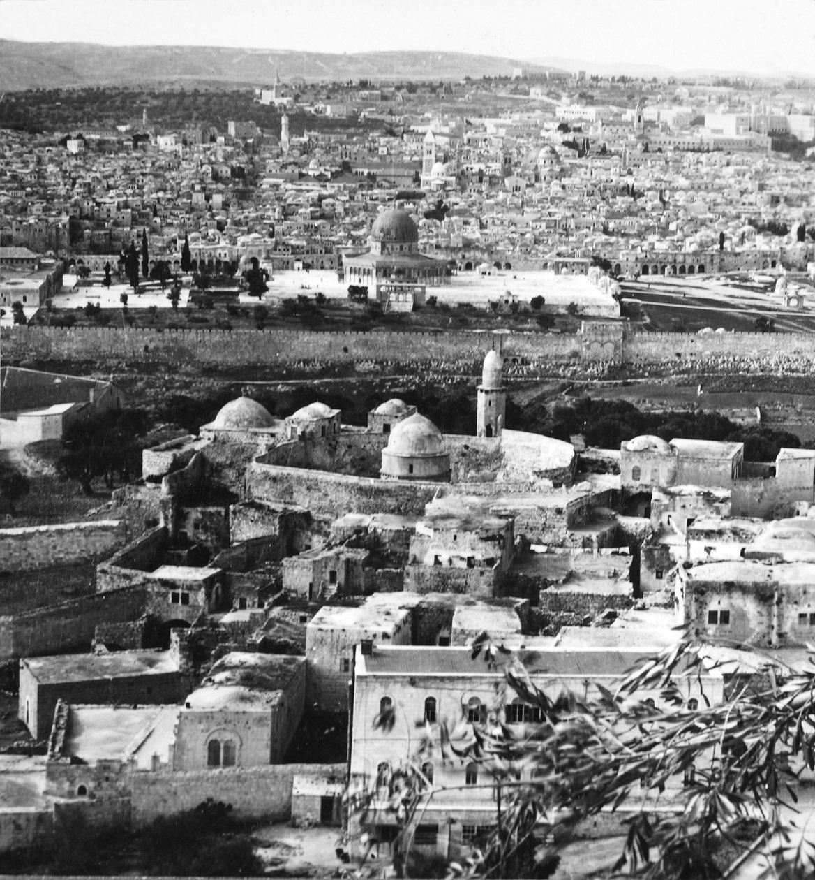 Jerusalem, den hellige by, korsfarernes mål, reddet for evigt fra tyrkerne, 1917 af English Photographer