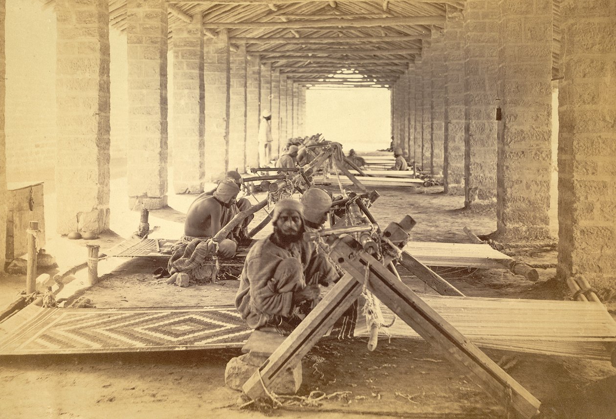 Karachis fængselsvævere. 1873 (fotografisk aftryk) af English Photographer
