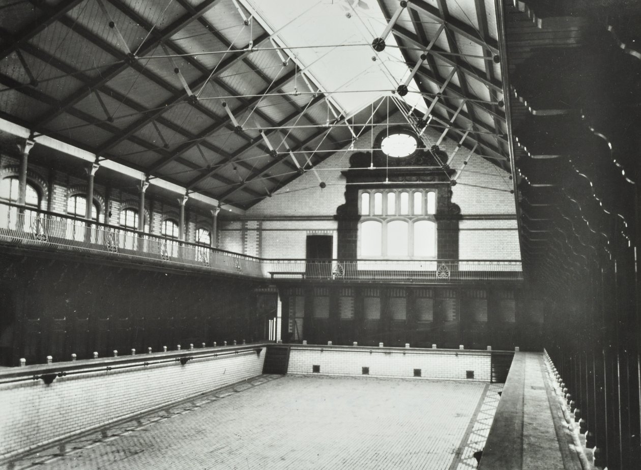Laurie Grove Bath: det første offentlige svømmebad i Deptford, førsteklasses bad, 1898 af English Photographer