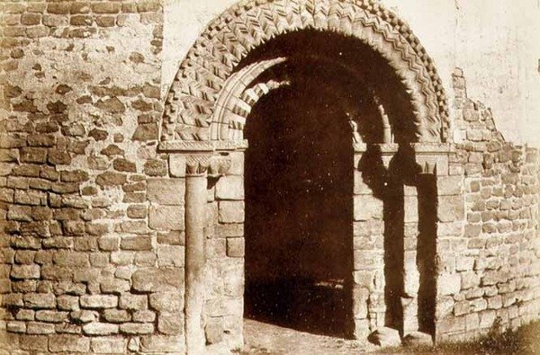 Ludlow Castle: Rundkirkens døråbning, ca. 1852-3 (foto) af English Photographer