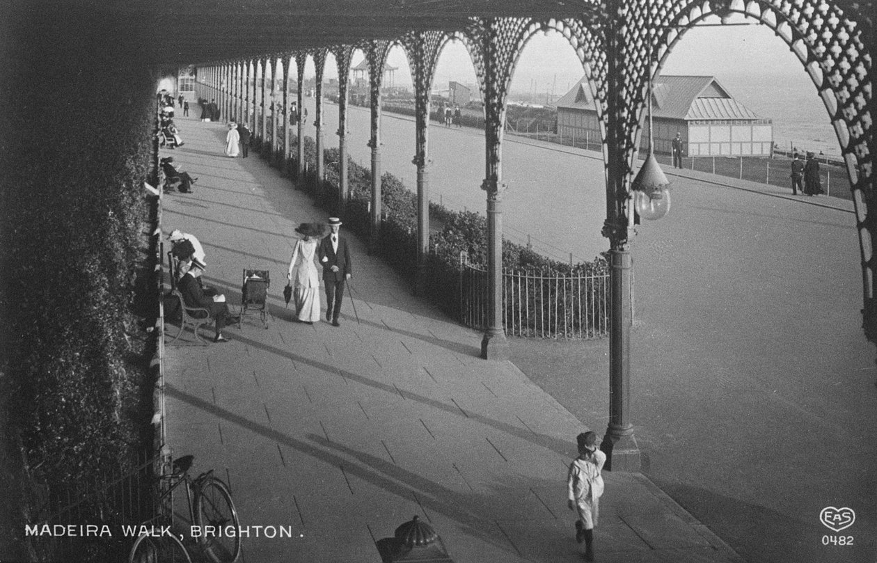 Madeira Walk, Brighton af English Photographer