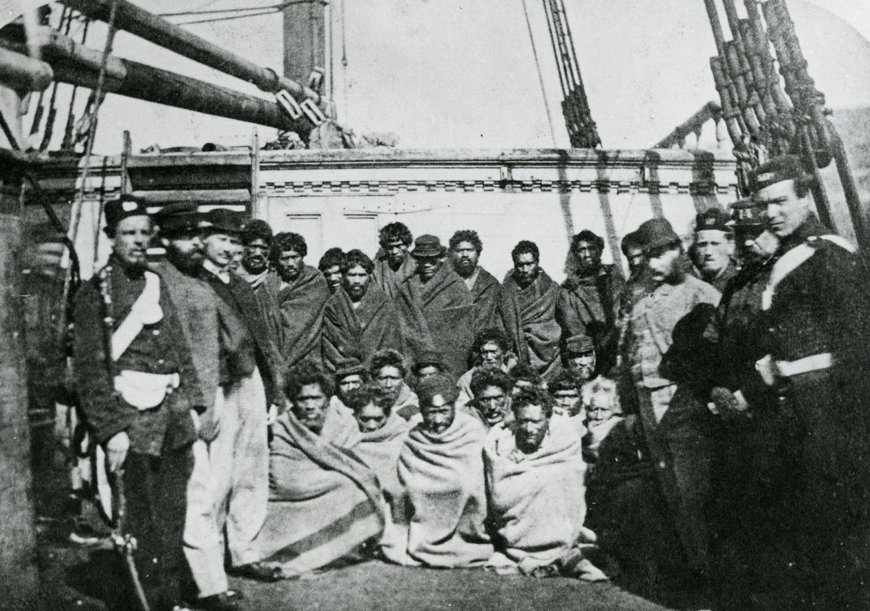 Maori-fanger om bord på en fængselshulk i Wellington Harbour, 1866 af English Photographer