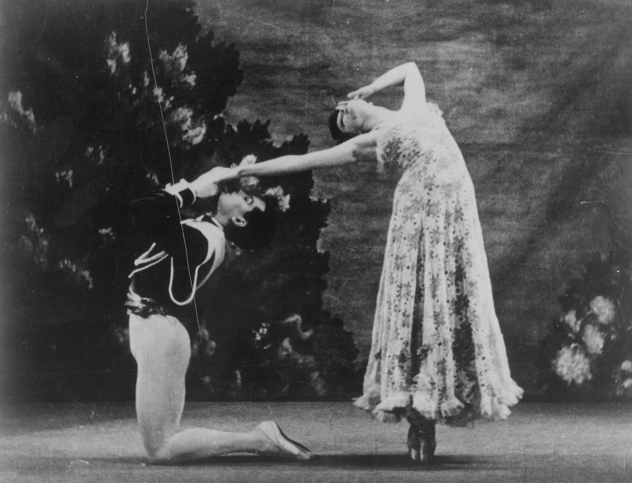 Maude Lloyd og Hugh Laing opfører 