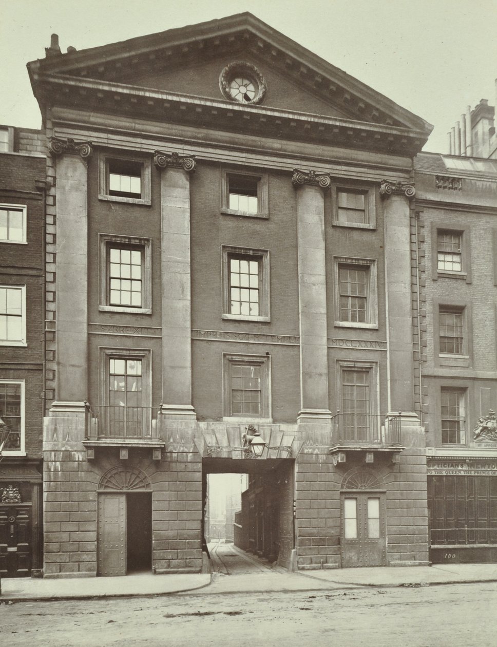 Middle Temple Gatehouse, 1885 af English Photographer