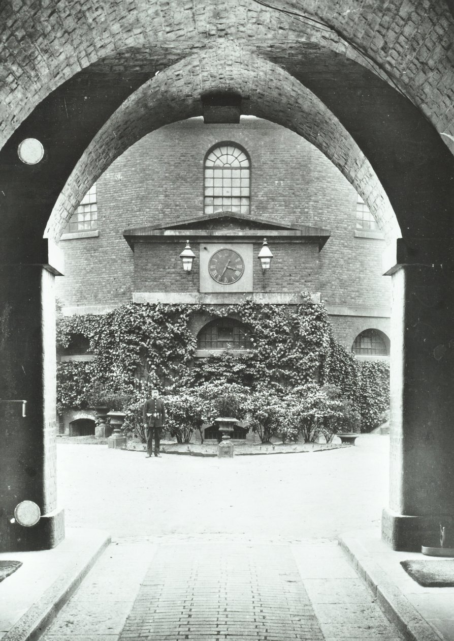 Millbank Prison: Kapel gennem buegang, 1885 af English Photographer