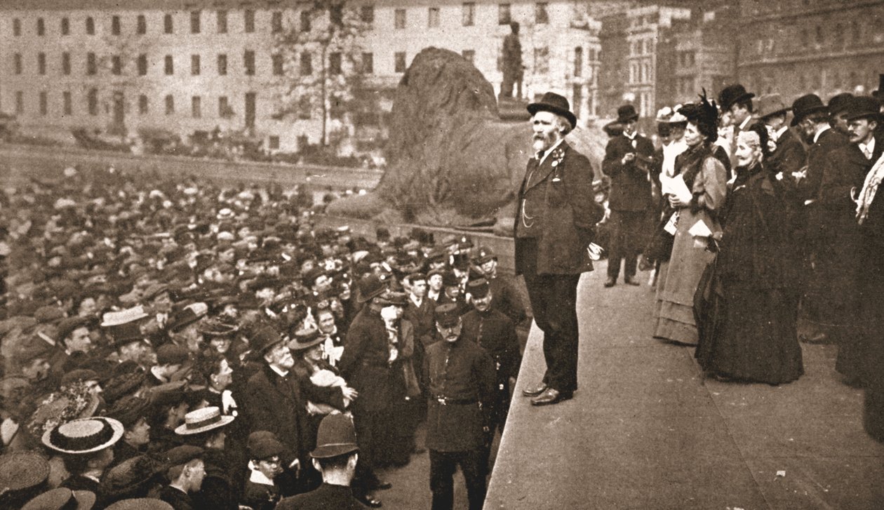 Mr. Keir Hardie talte til den første kvindevalgretsdemonstration, der nogensinde blev afholdt på Trafalgar Square af English Photographer