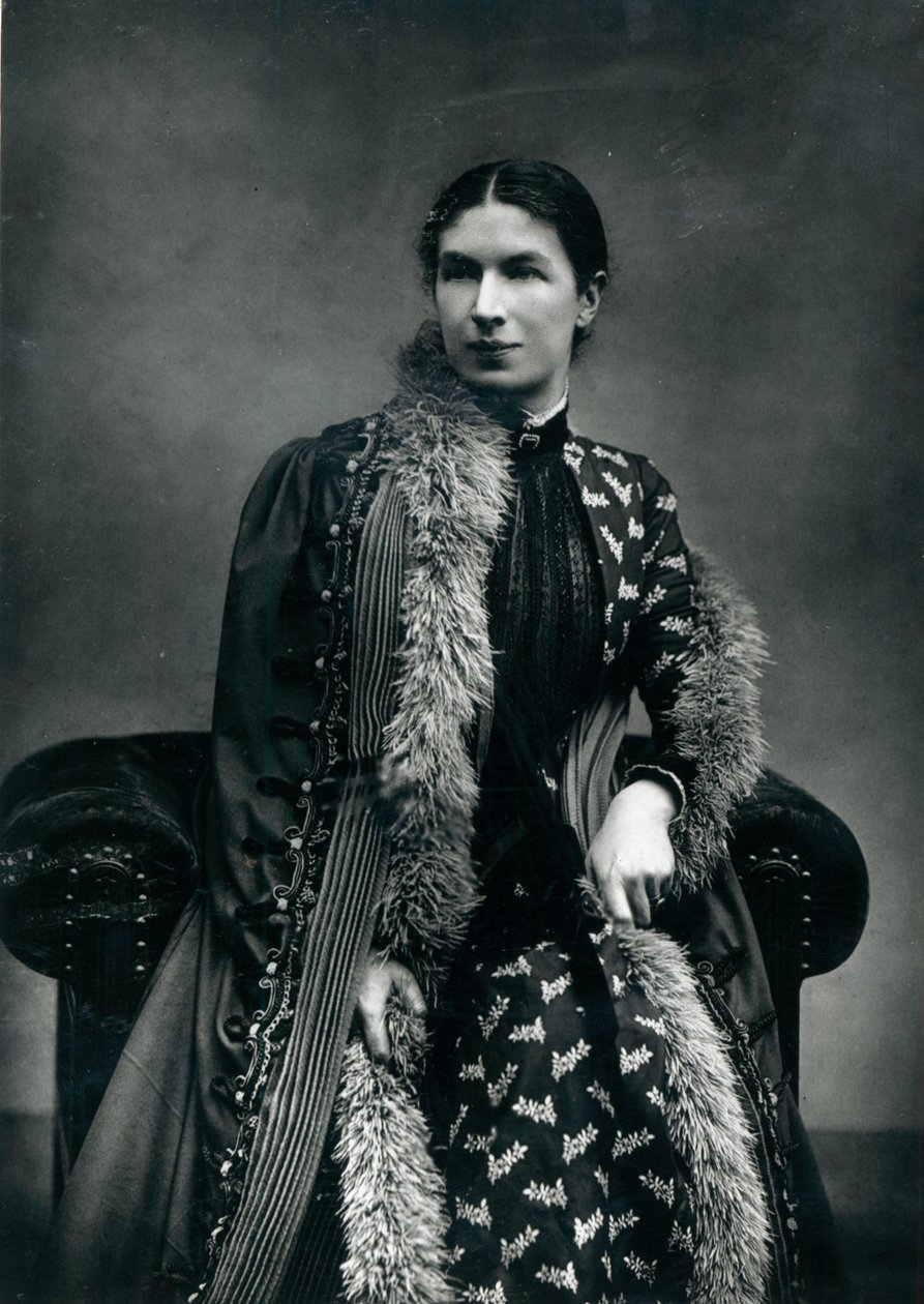 Fru Humphry Ward, 1881 af English Photographer