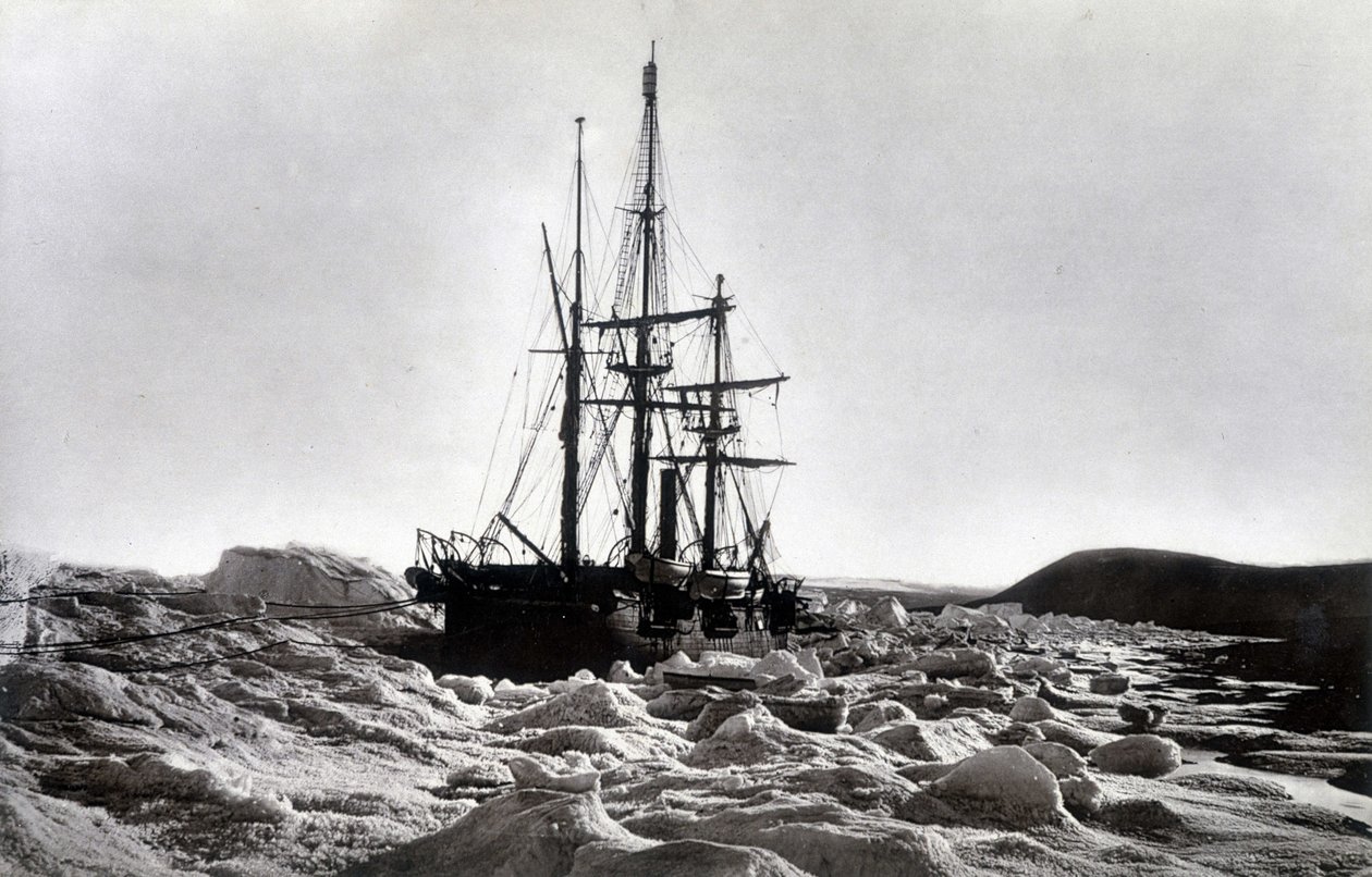 Nordpolen:"" Alert"" nippet nær cape Beechey, Robeson-kanalen - i ""Fortælling om en rejse til Polarsee under 1875-76"", G.S. Nares, red. London af English Photographer