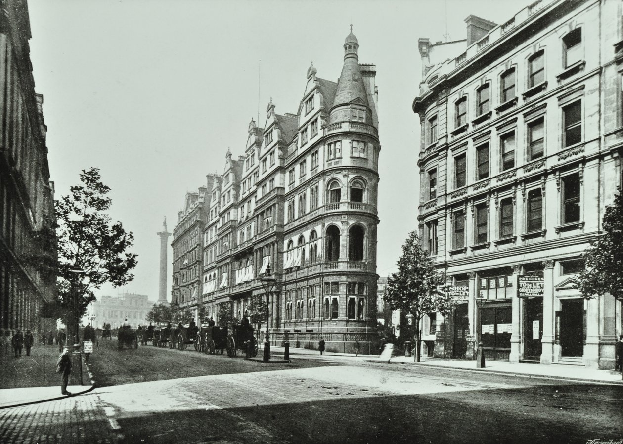 Northumberland Avenue, 1895 af English Photographer