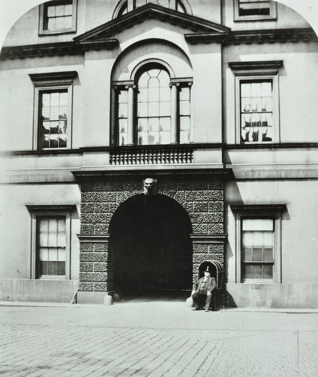 Northumberland House, Charing Cross, Westminster LB: gårdhave, 1880 af English Photographer