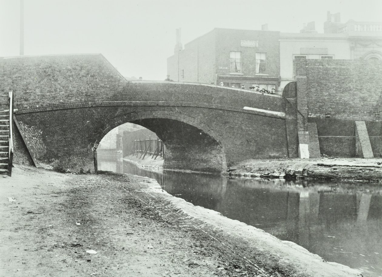 Den gamle sejrsbro, 1895 af English Photographer