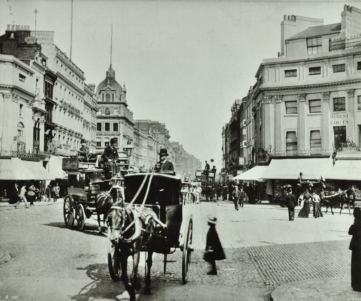 Oxford Circus, Westminster LB: ser øst, 1890 af English Photographer