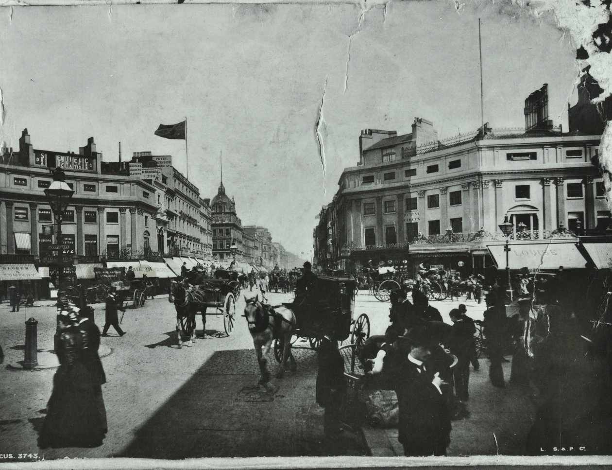 Oxford Circus, Westminster LB: ser øst, 1895 af English Photographer