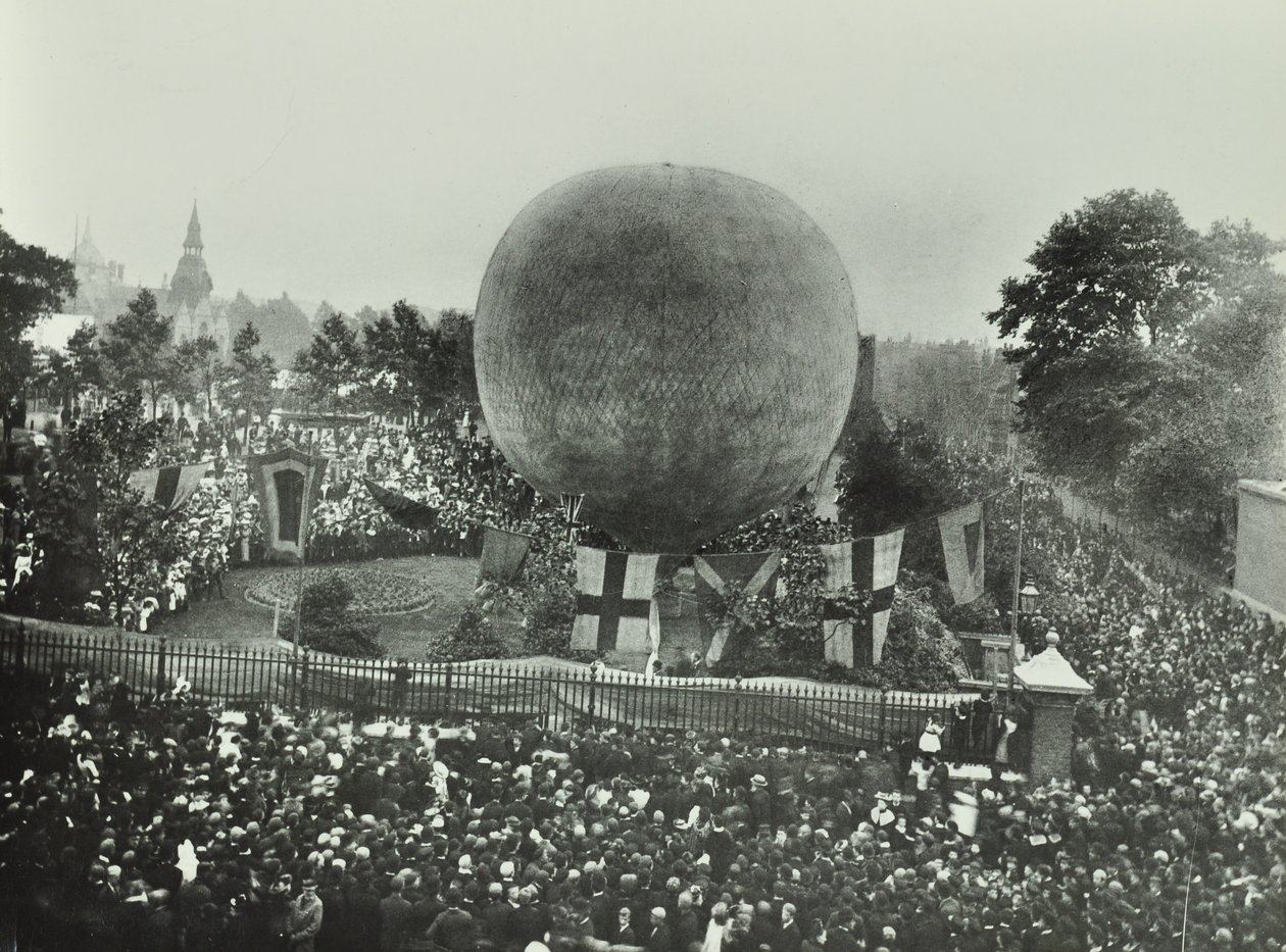 Poplar Recreation Ground: folkemængder ser en luftballon, 1892 af English Photographer