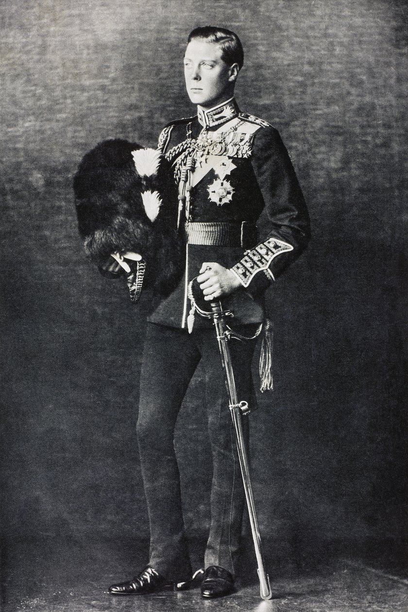 Portræt af Edward, prins af Wales, i sin uniform som oberst i Welsh Guards af English Photographer