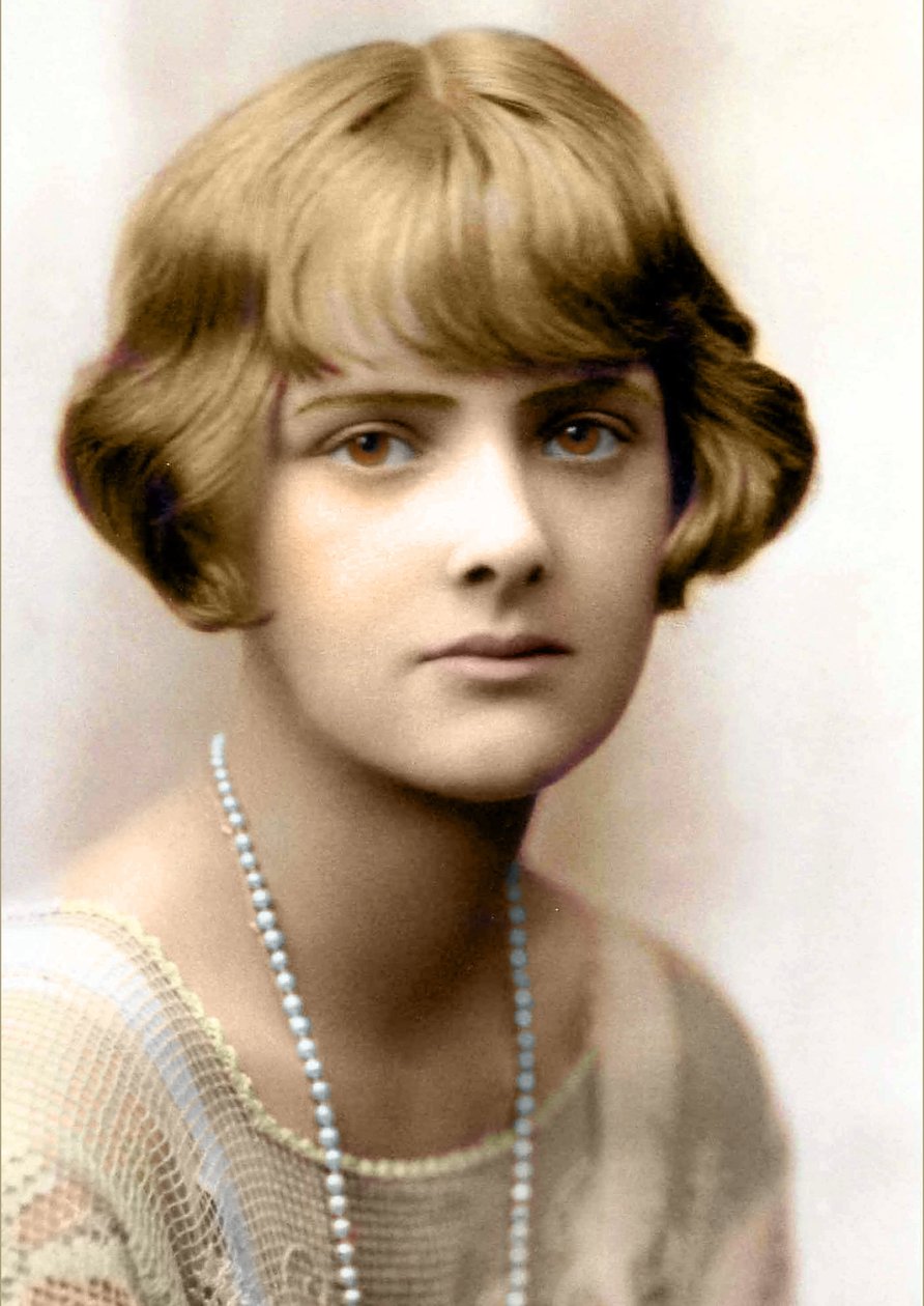 Portræt af forfatteren Daphne du Maurier i 1930 (s/h-foto) af English Photographer