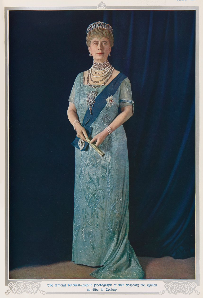 Queen Mary i 1935 af English Photographer