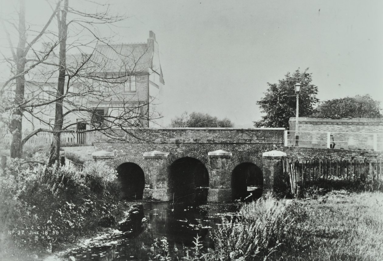 Roe Bridge, Mitcham Lane, 1897 af English Photographer