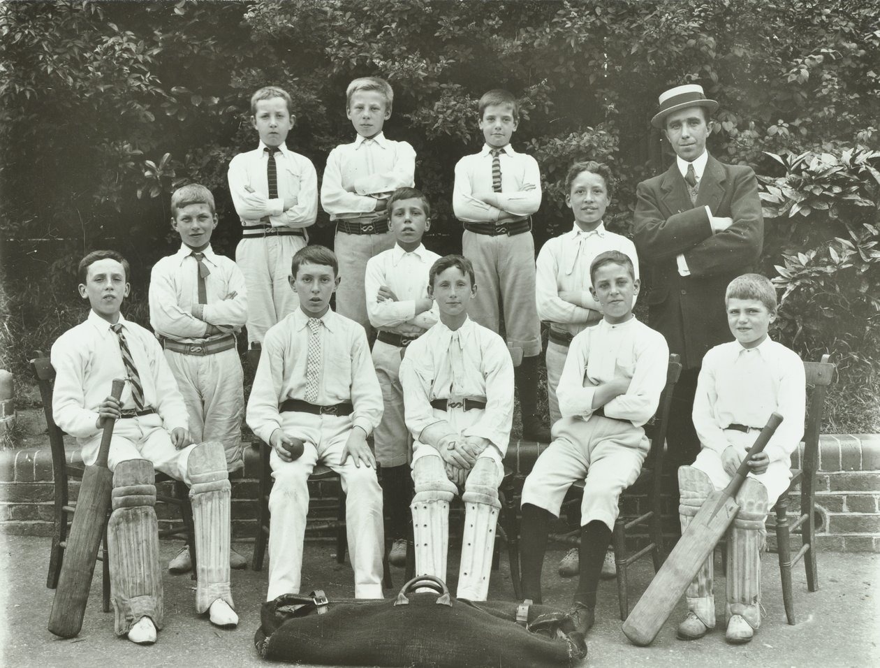 Rosendale Road School: crickethold, 1897 af English Photographer
