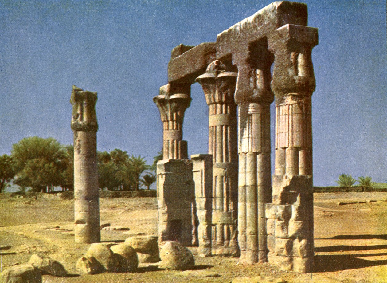 Ødelagt tempel i Medamut, Egypten af English Photographer