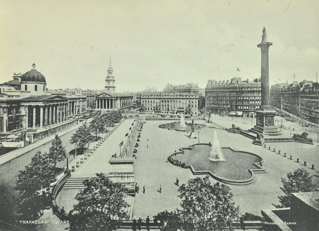 Saint Martin in the Fields National Gallery Nelsons Column, Trafalgar Square, Westminster LB: tagudsigt mod øst, 1895 af English Photographer