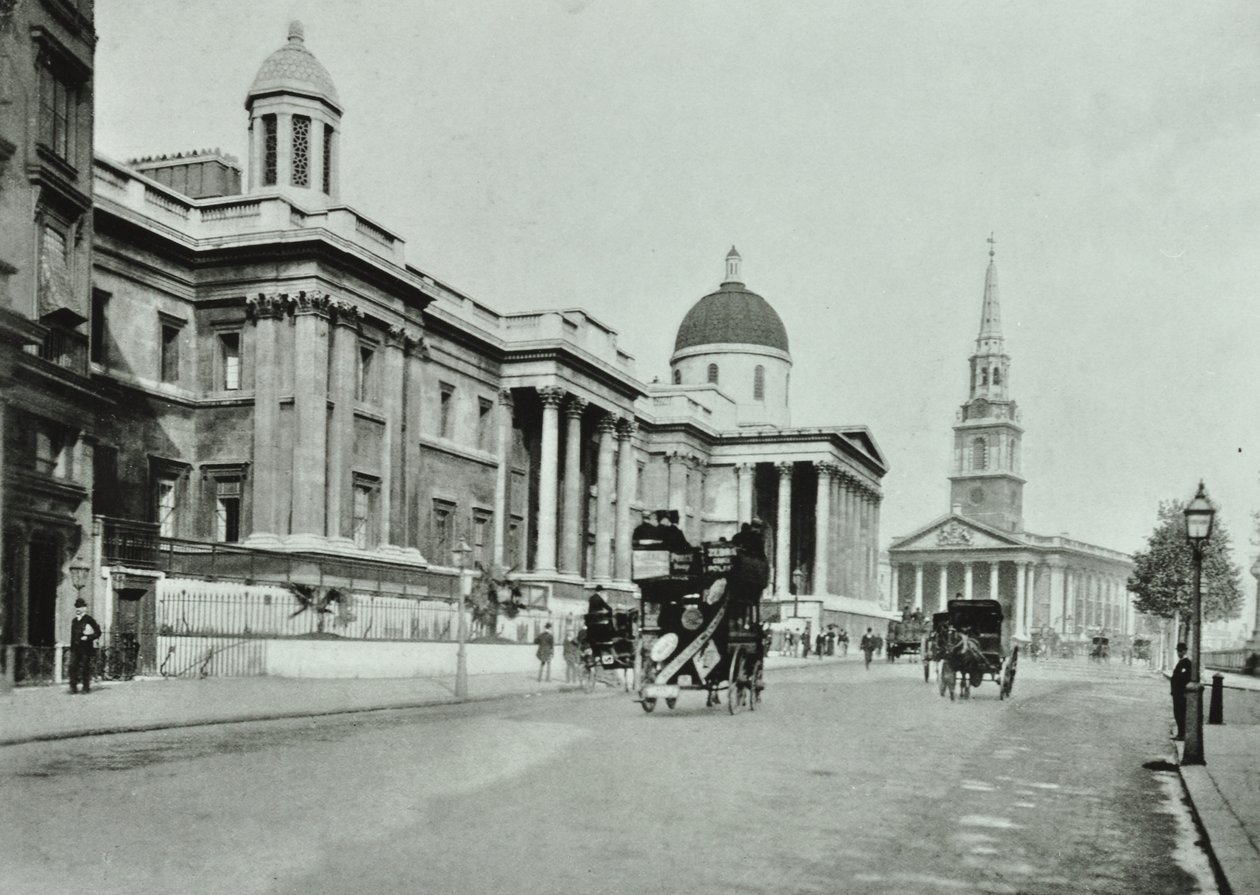 Saint Martin in the Fields og The National Gallery, Trafalgar Square, Westminster LB: nordsiden mod øst, 1896 af English Photographer