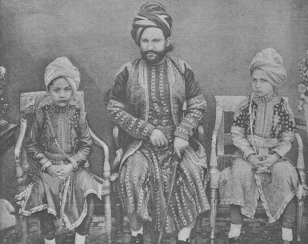 Sultan Shah Jahans svigersøn og børnebørn, Begum af Bhopal (gravering) af English Photographer