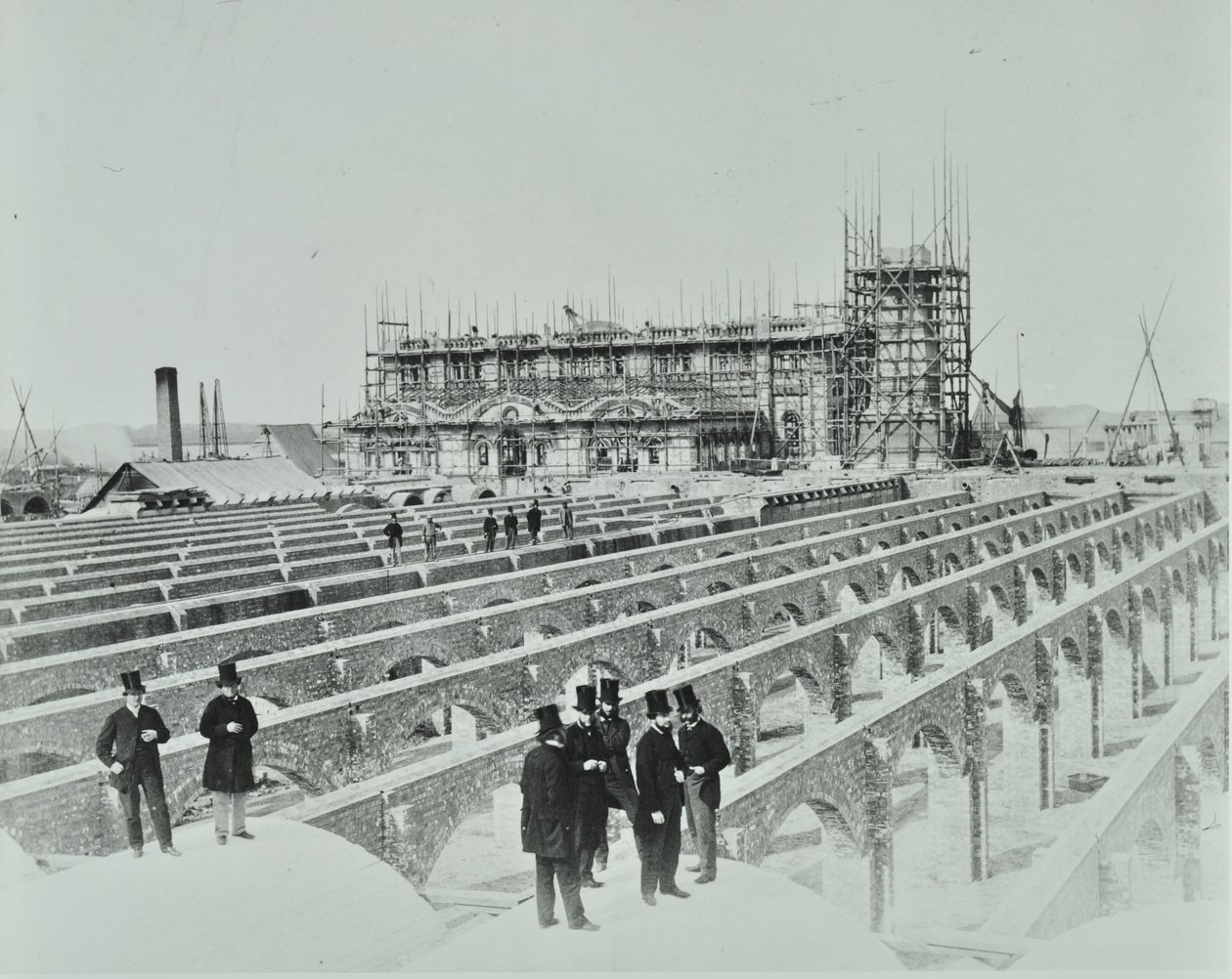 Southern Outfall Sewer, Crossness: bygningsdrift, 1865 af English Photographer