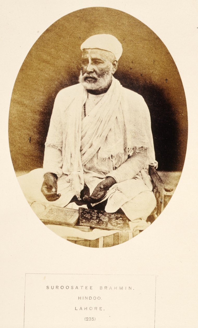 Suroosatee Brahmin, Hindoo, Lahore, fra The People of India, af J. Forbes Watson, udgivet 1868 (albummet tryk) af English Photographer