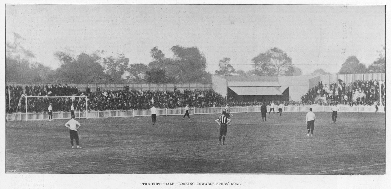 Første halvleg - Looking Towards Spurs Goal, 1899 af English Photographer