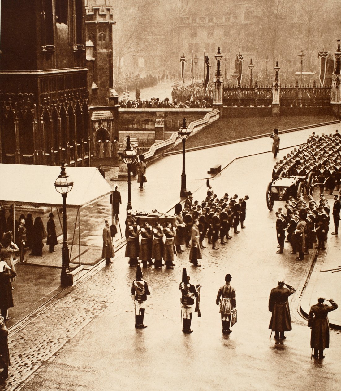 Begravelsesoptoget dannes i Westminster Hall, 1936 af English Photographer