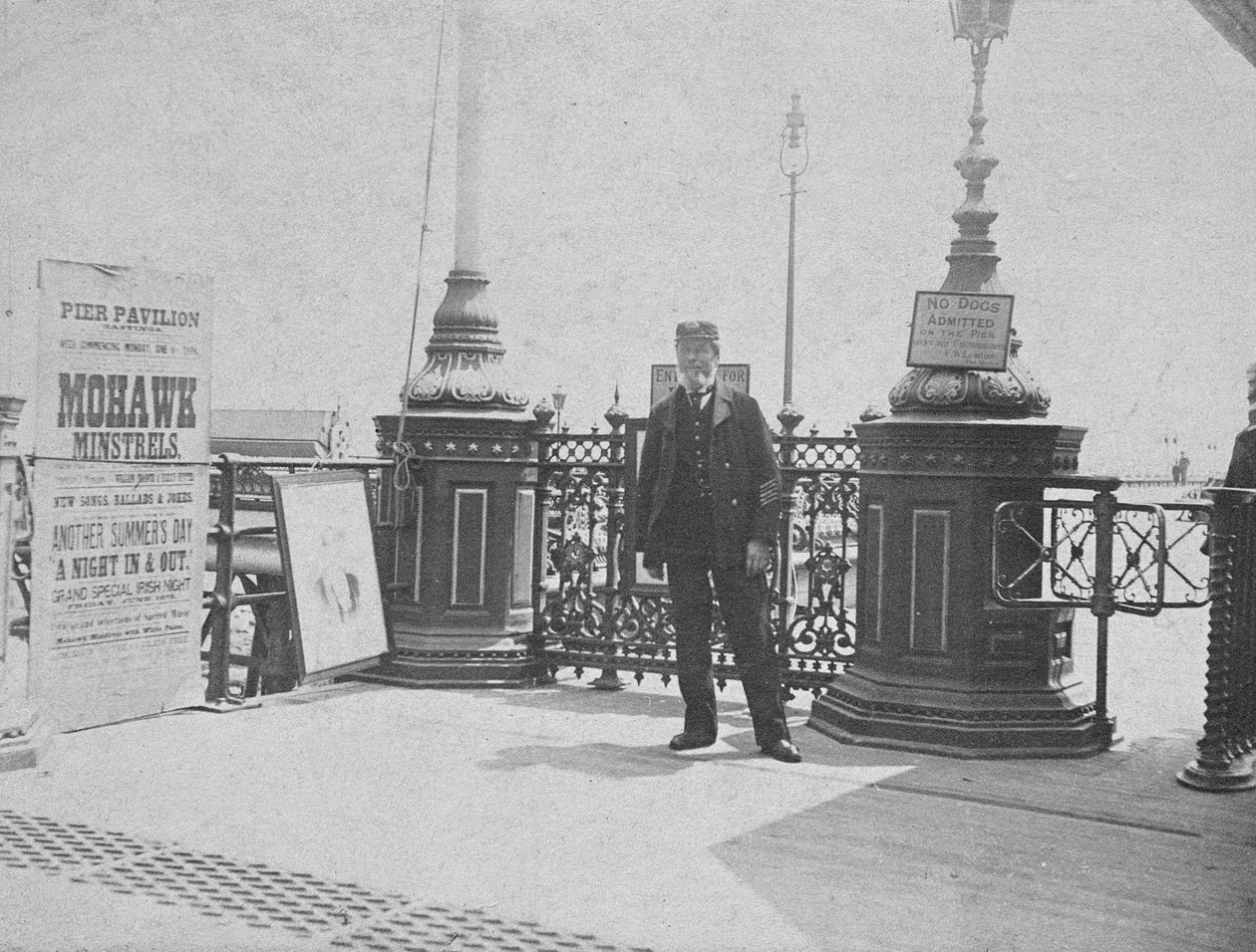 The Pier, Hastings, ca. 1890 af English Photographer