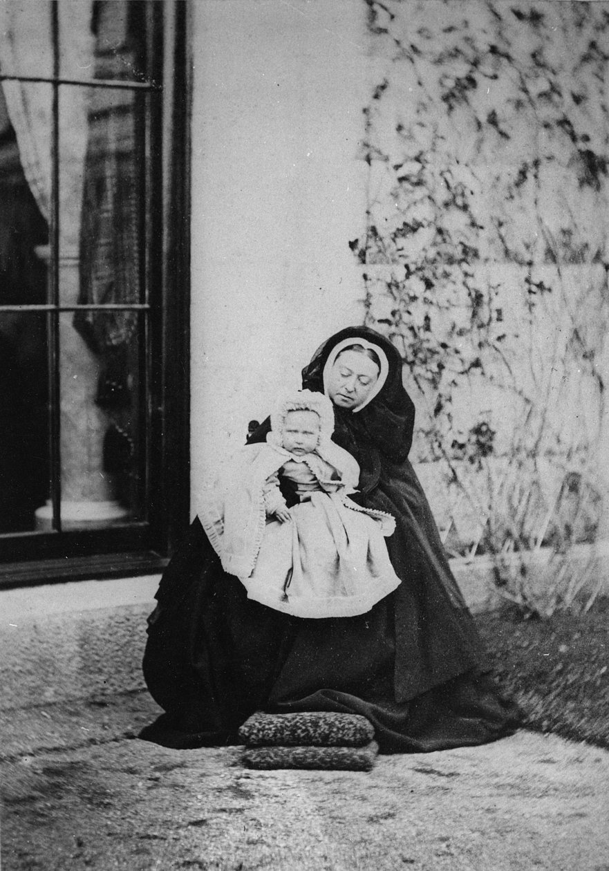 Dronningen og Prinsesse Victoria af Hessen, 1863 af English Photographer